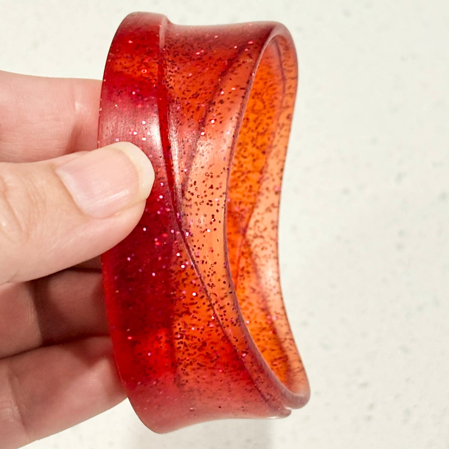 RAY BY DESIGN - Resin Bangle Red Glitter Layers