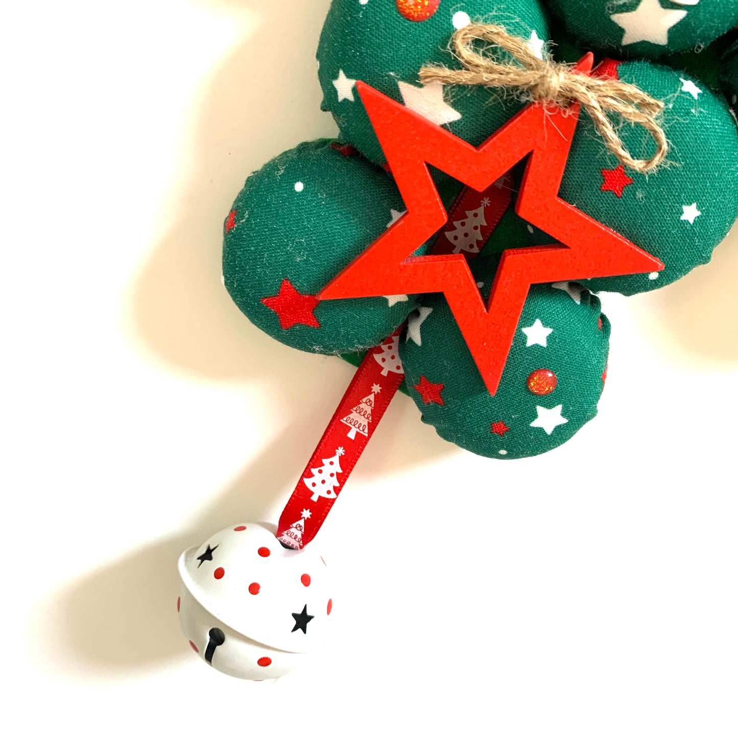 MUMMA WHOOPEE- "GREEN STAR"- LARGE BOTTLE TOP CHRISTMAS TREE WALL HANGING