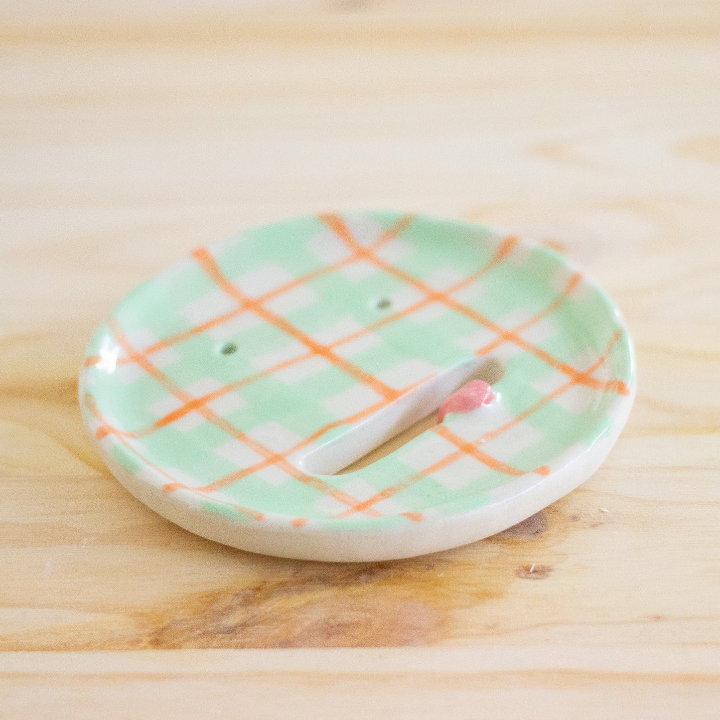 SHUH- ASTER SOAP DISH