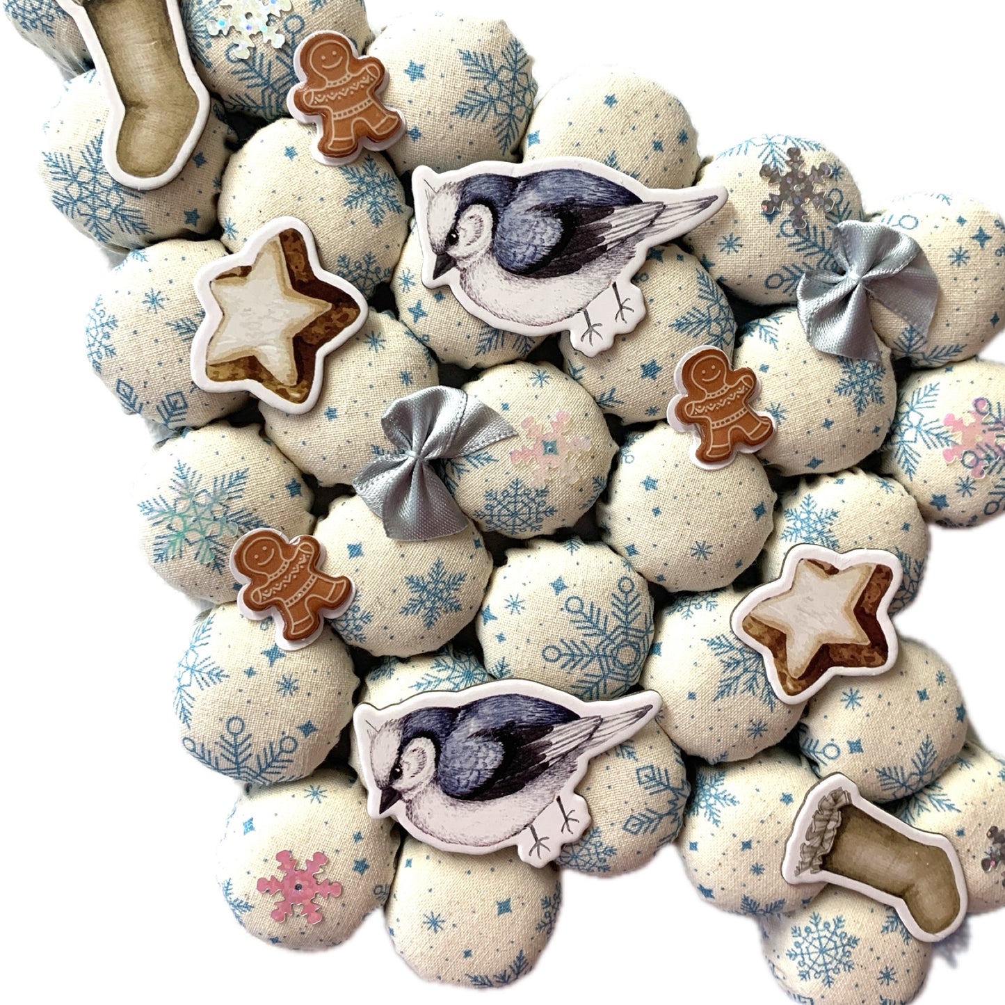 MUMMA WHOOPEE- "BLUE CHRISTMAS"- SMALL BOTTLE TOP CHRISTMAS TREE WALL HANGING