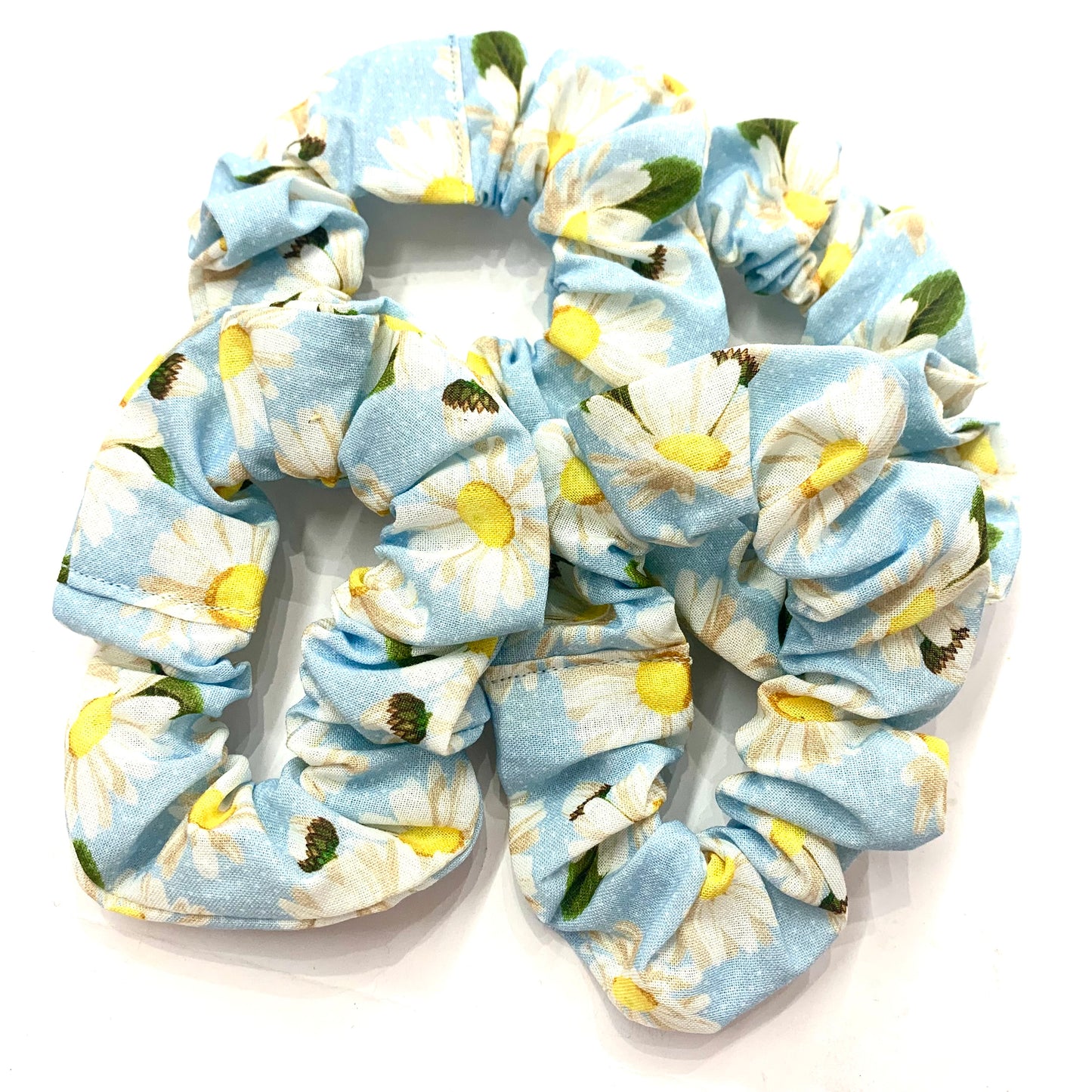 MUMMA WHOOPEE - "Sky Blue Daisies"- REGULAR SCRUNCHIES