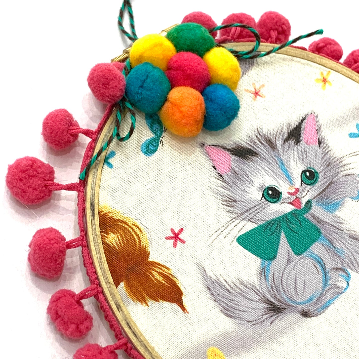 MAKIN' WHOOPEE- "Retro Kitty"- Medium Embroidery Hoop Decoration