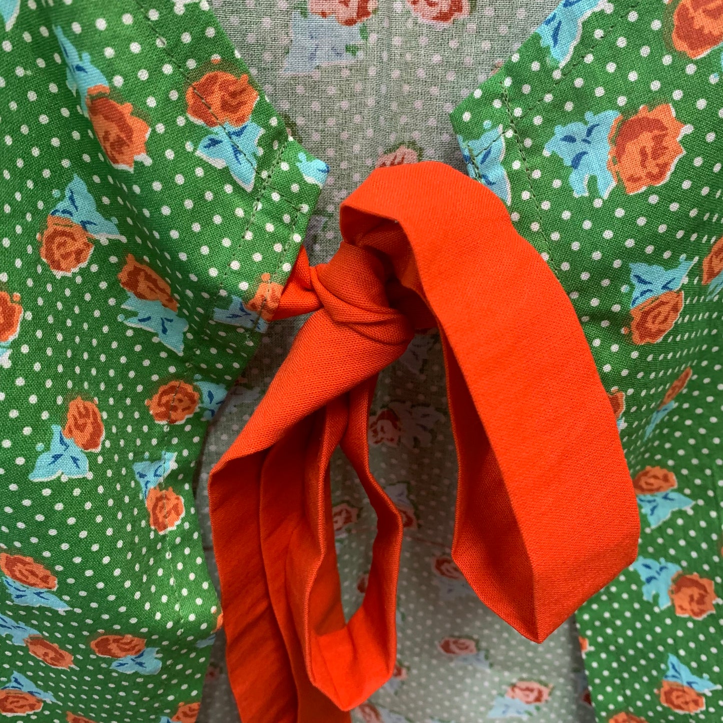 MAKIN' WHOOPEE - "Retro Roses" APRON