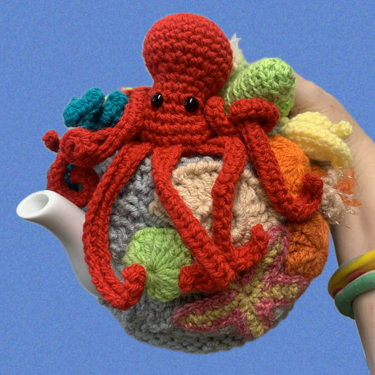 BEAKNITS- CROCHET TEA COSY- OCTOPUS’ GARDEN