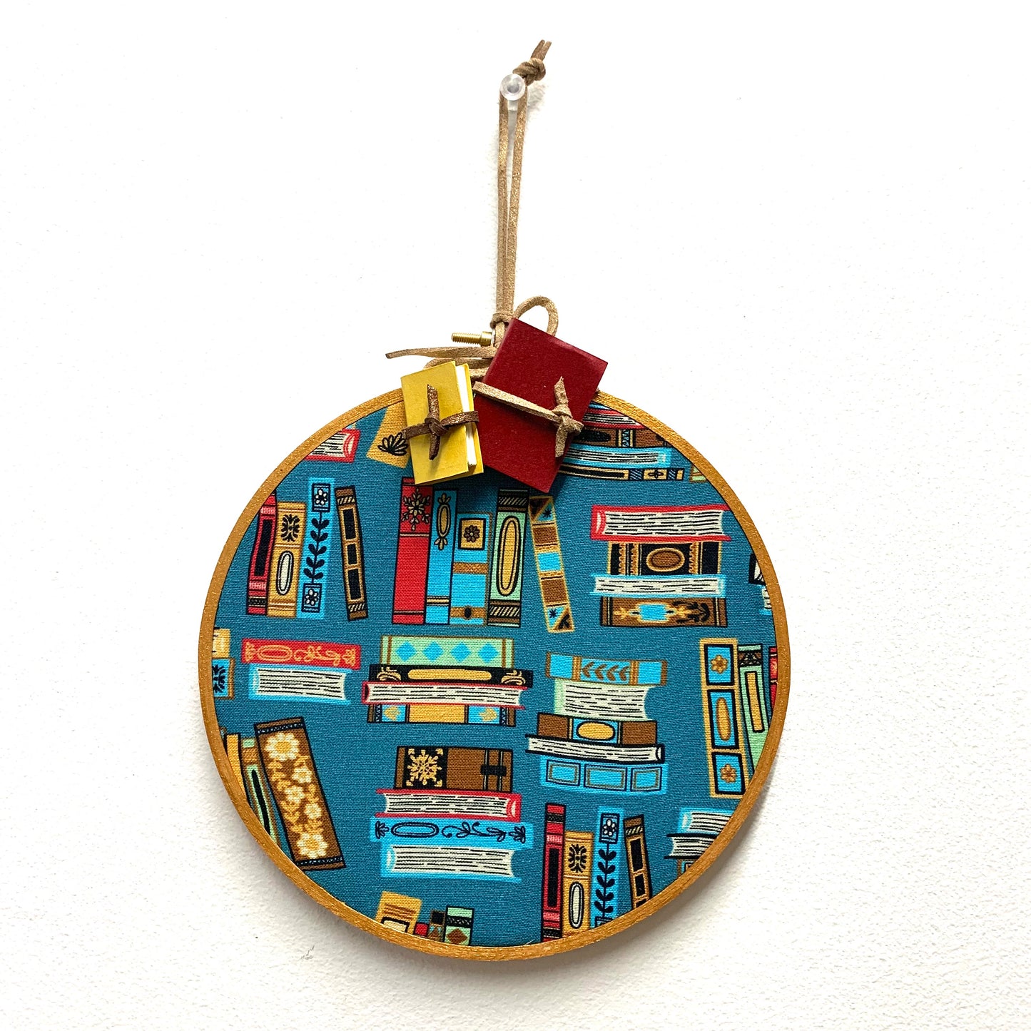 MAKIN' WHOOPEE- "Book Shelf"- Medium Embroidery Hoop Decoration