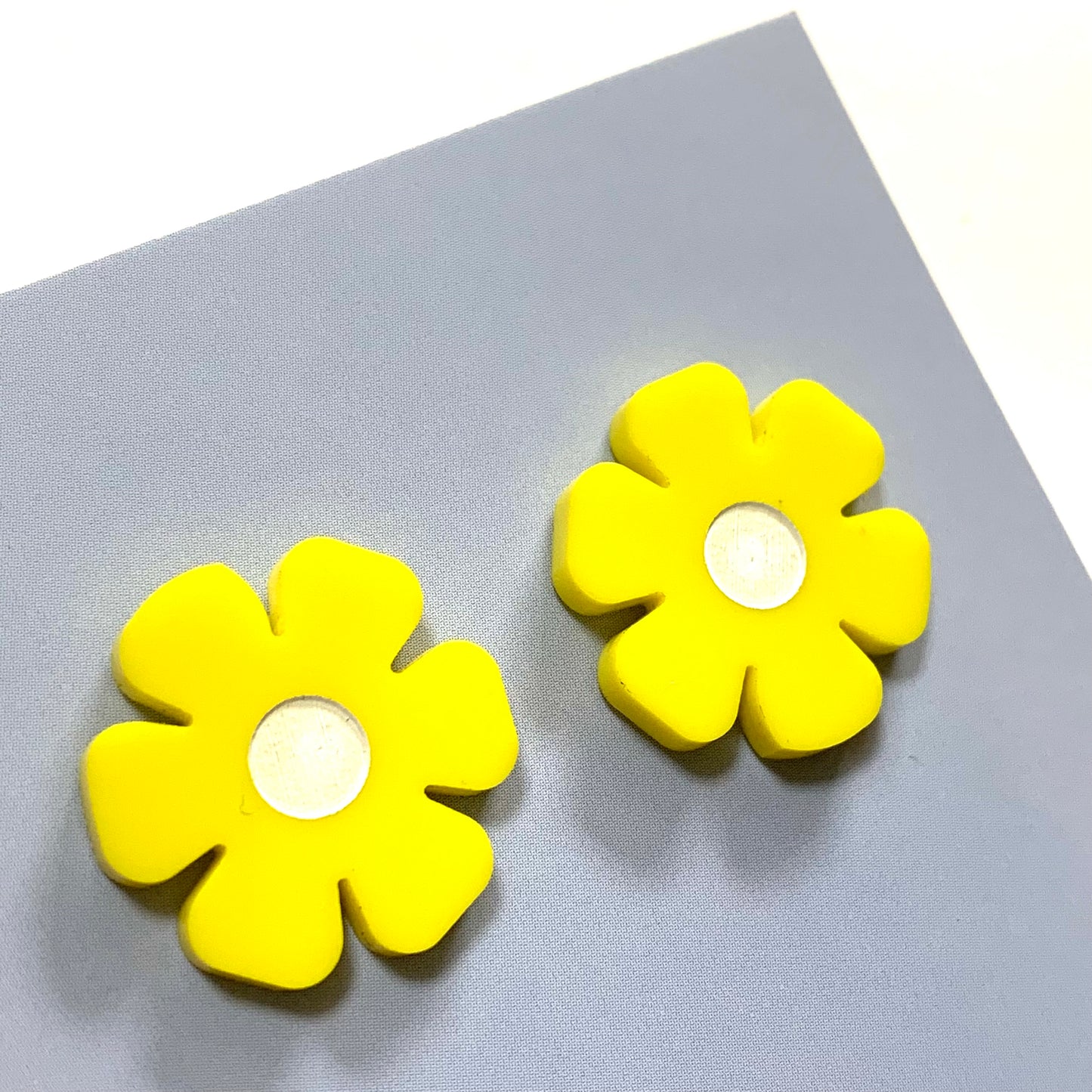 MAKIN' WHOOPEE - Cutie Bloom Studs- Yellow & White