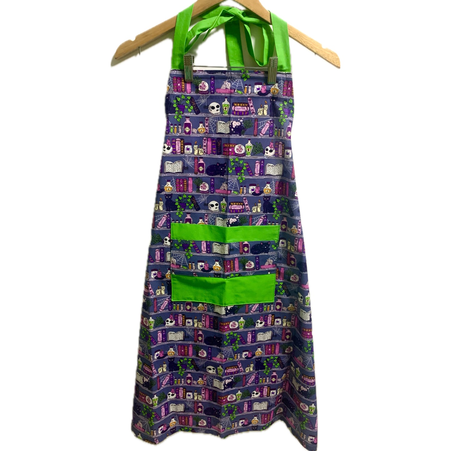 MUMMA WHOOPEE - "Potions & Poisons" HALLOWEEN APRON