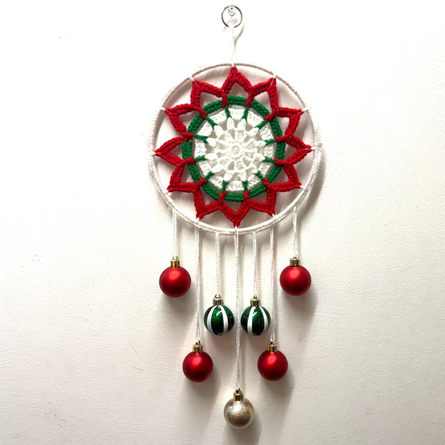 BEAKNITS- CROCHETED CHRISTMAS DREAM CATCHER WALL HANGING #1