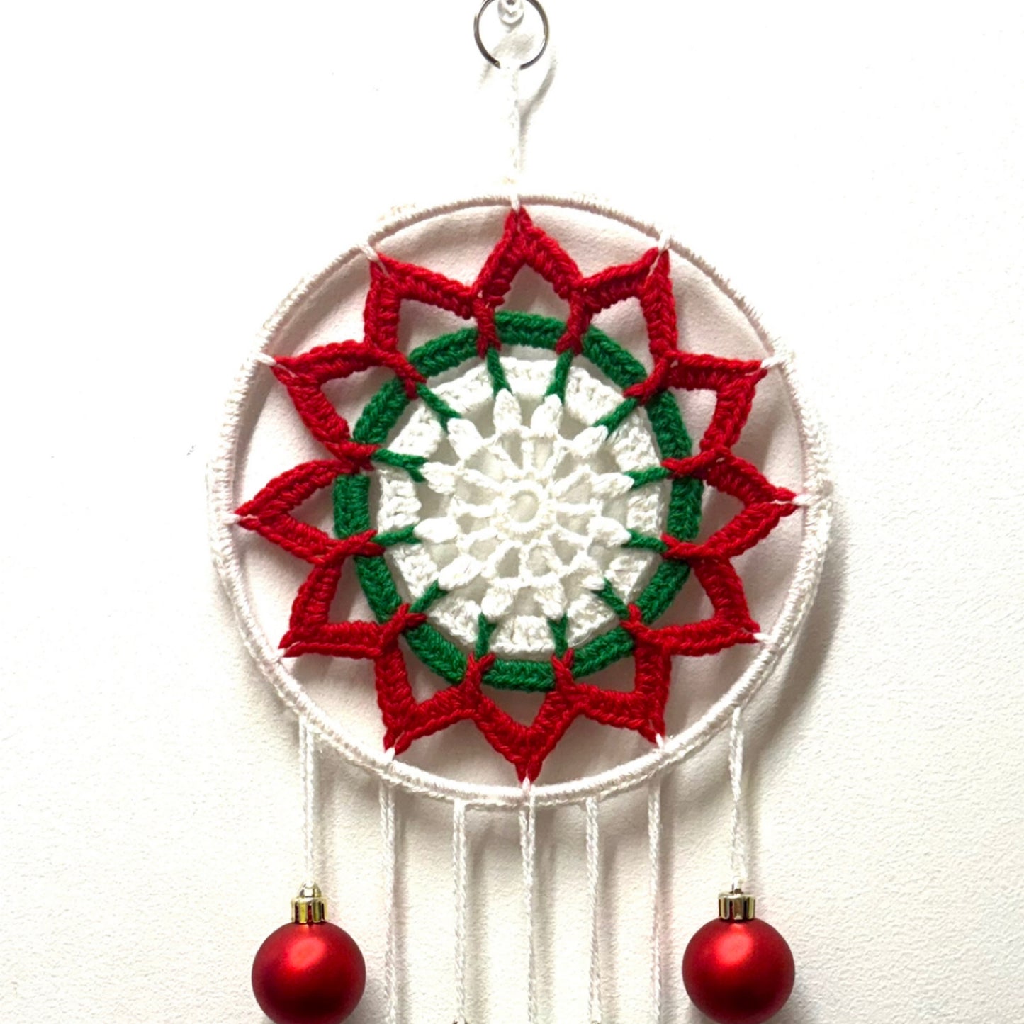 BEAKNITS- CROCHETED CHRISTMAS DREAM CATCHER WALL HANGING #1