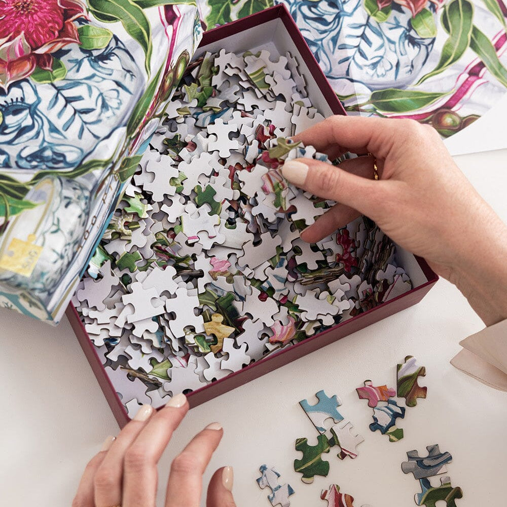 BESPOKE LETTERPRESS - Waratah in Blue - Round 500 Piece Puzzle