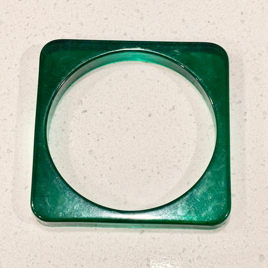 RAY BY DESIGN - Resin Bangle Green Square