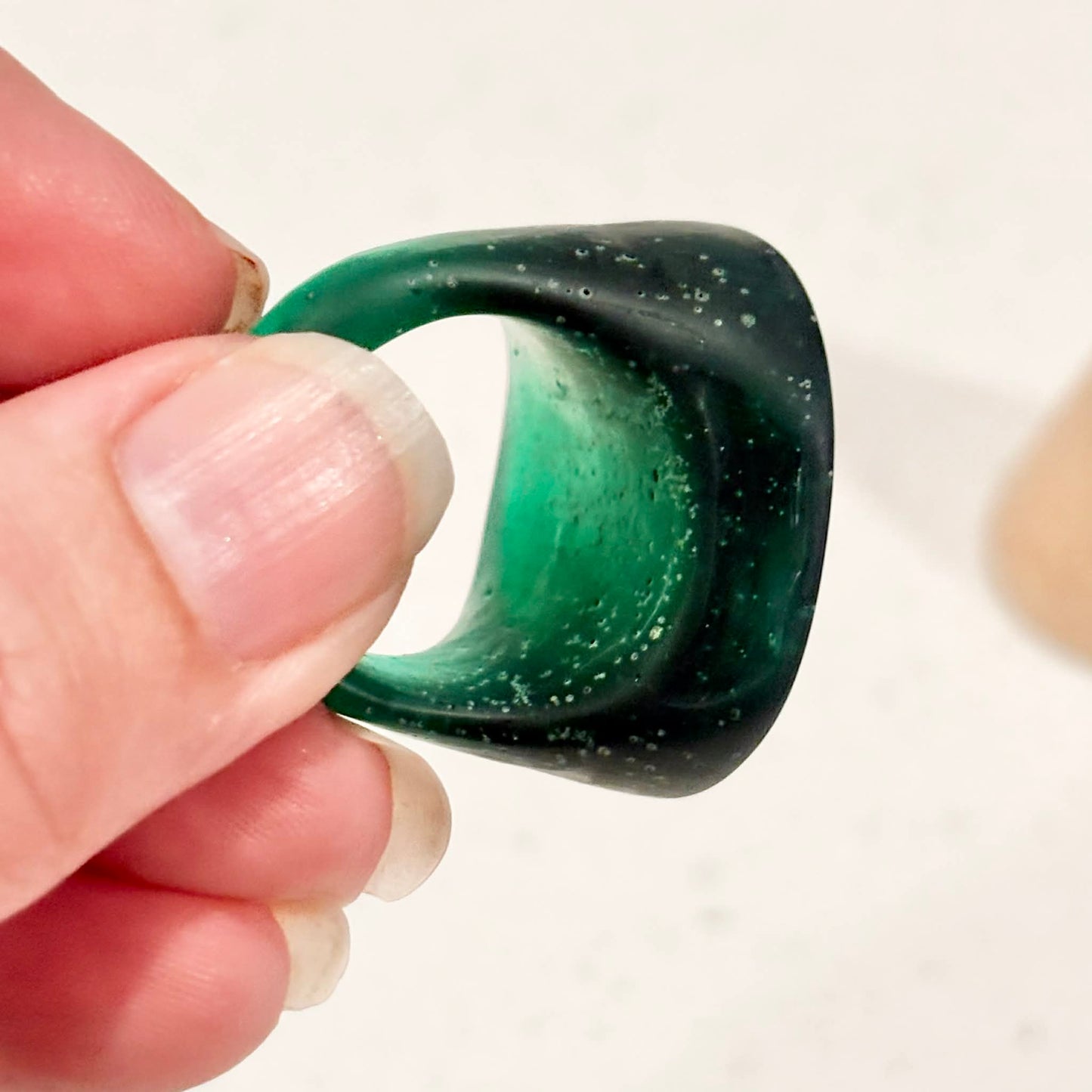 RAY BY DESIGN - Resin Ring Green Flat Round