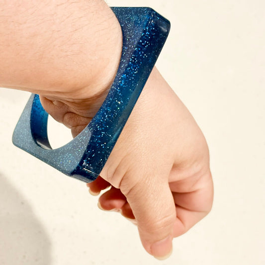 RAY BY DESIGN - Resin Bangle Blue Glitter Square