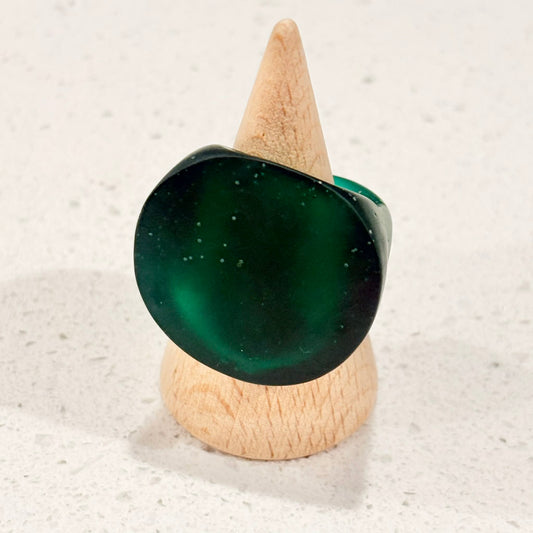 RAY BY DESIGN - Resin Ring Green Flat Round