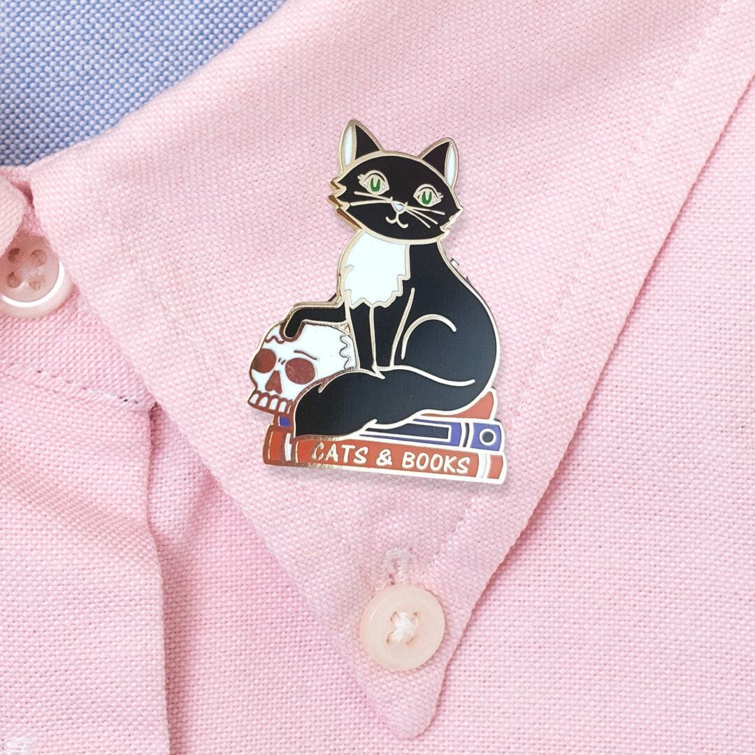 JUBLY-UMPH - "Cats and Books"- Lapel Pin