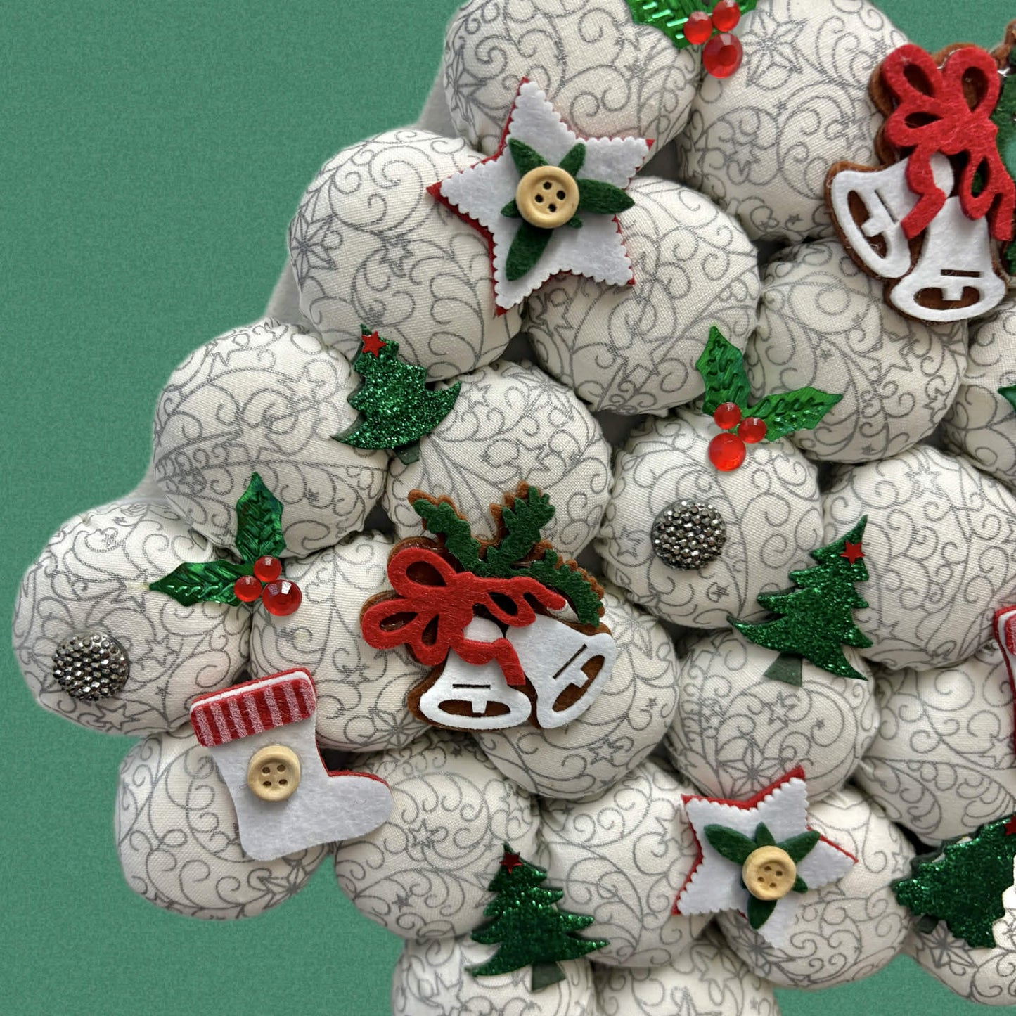 MUMMA WHOOPEE- "WHITE CHRISTMAS"- LARGE BOTTLE TOP CHRISTMAS TREE WALL HANGING (Copy)