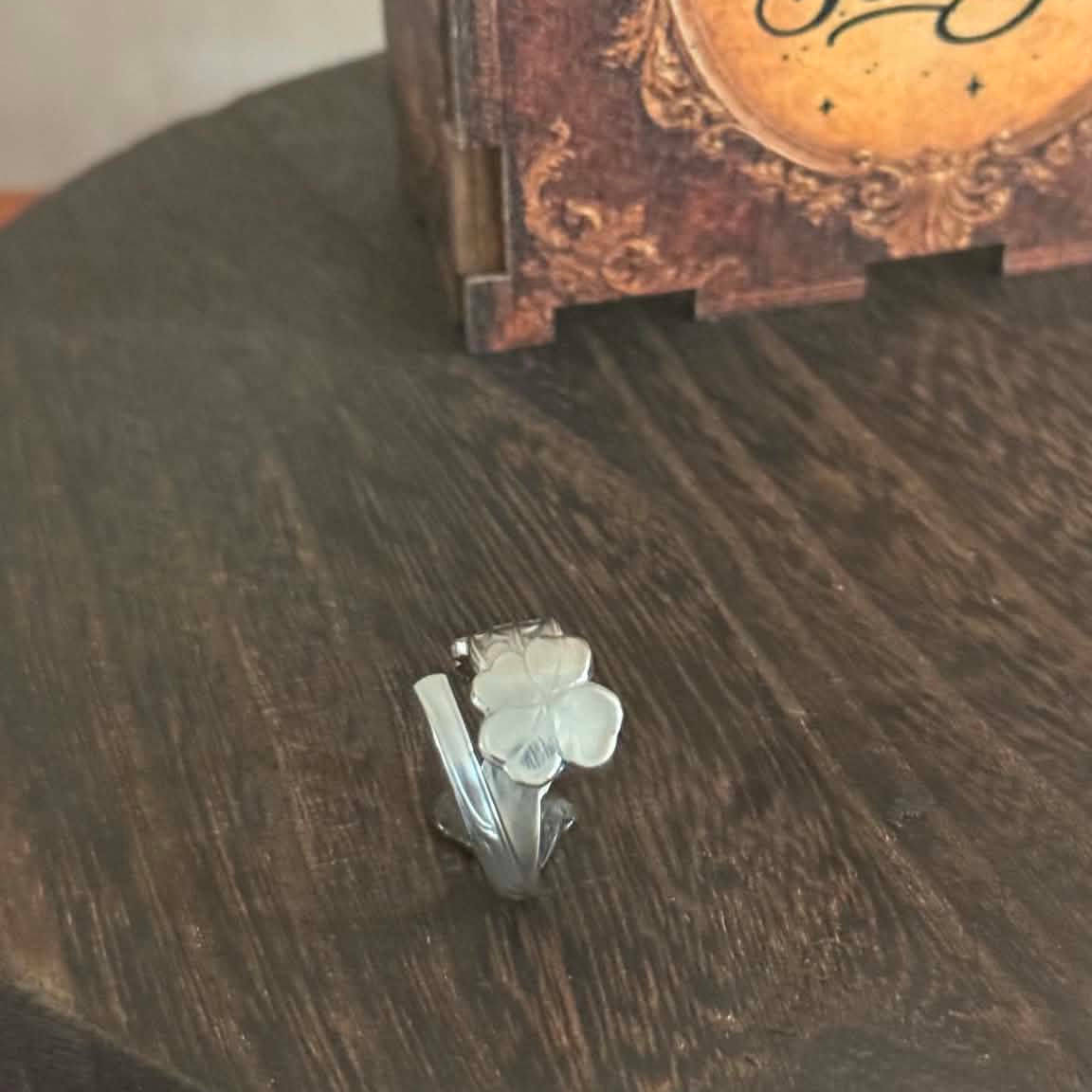 MOLLY MADE - 'Clover' Wrap Ring