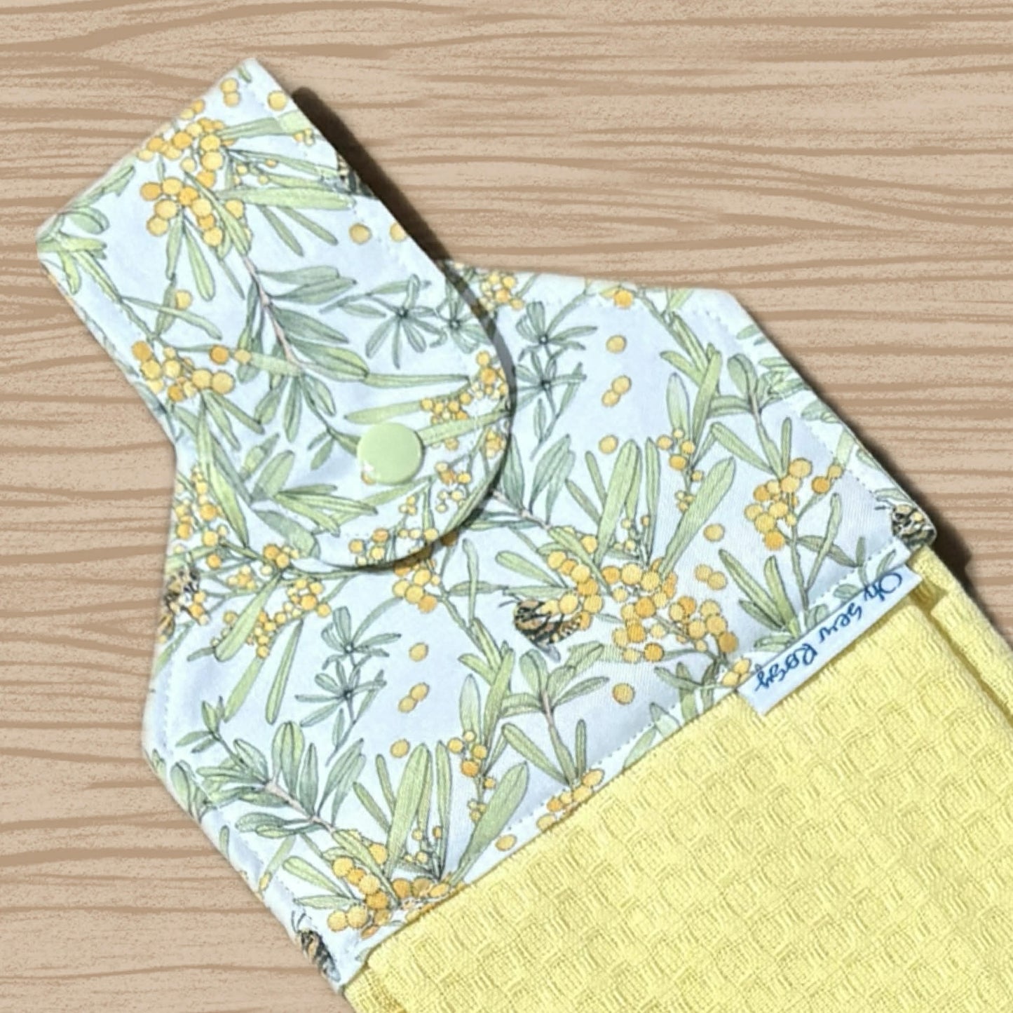 OH SEW ROSY: Hanging Towels - Bee Wattle (Scenic Route print)