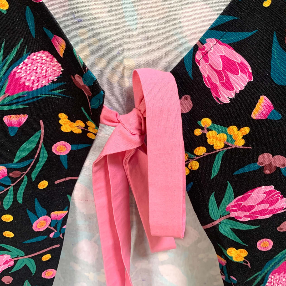 MUMMA WHOOPEE - "BUSH BLOSSOMS" Apron