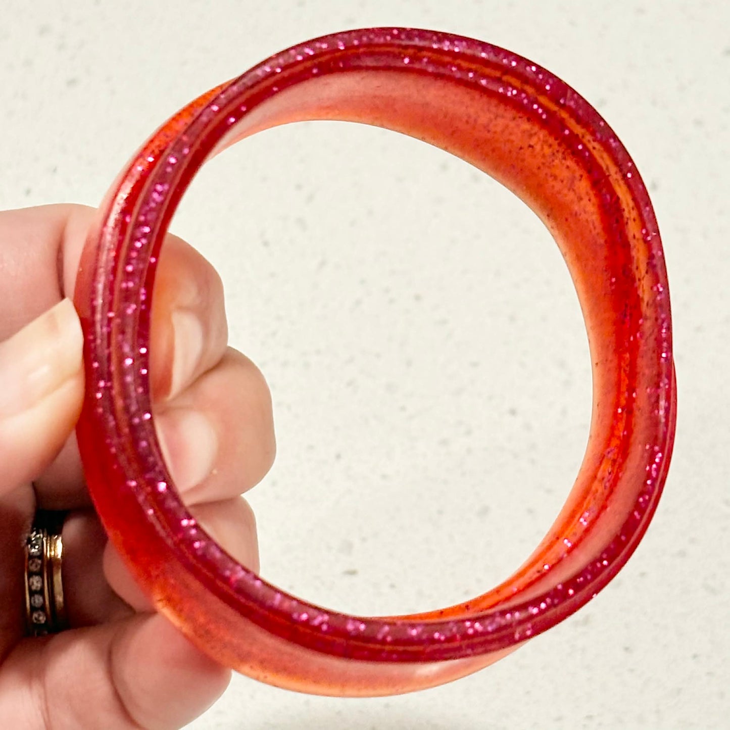 RAY BY DESIGN - Resin Bangle Red Glitter Layers