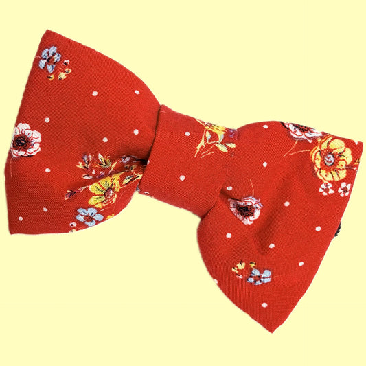 BEAUS AND BANDITS - DOGGY BOW TIE - FLOWERS ON RED - MEDIUM