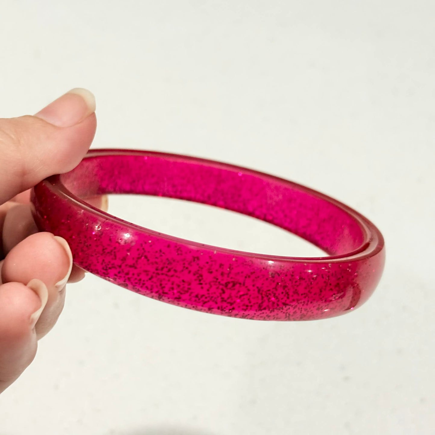 RAY BY DESIGN - Resin Bangle Pink Glitter Round
